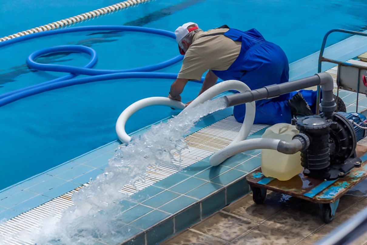 pool cleaning01